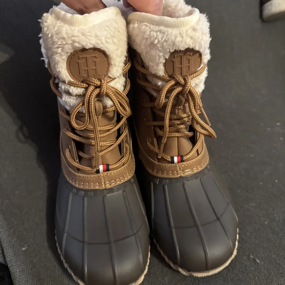 Tommy Hilfiger Womens Brown Reisen Duck Winter Lace Up Size 7 Rain Boots